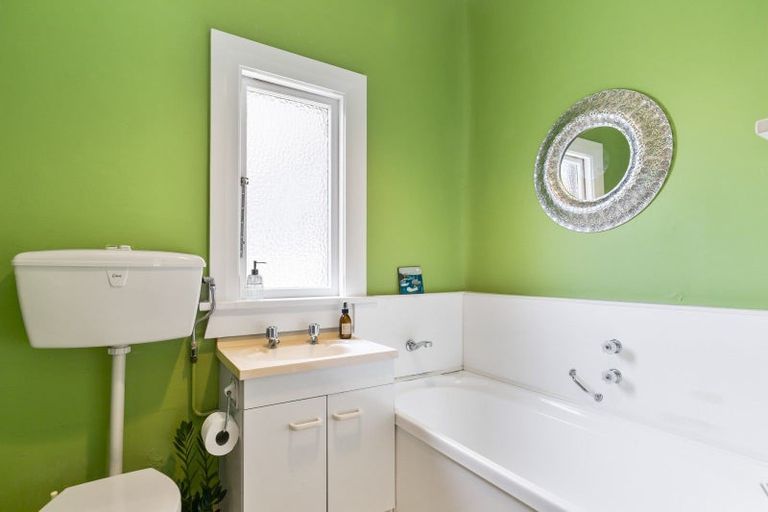 Photo of property in 181 The Parade, Island Bay, Wellington, 6023