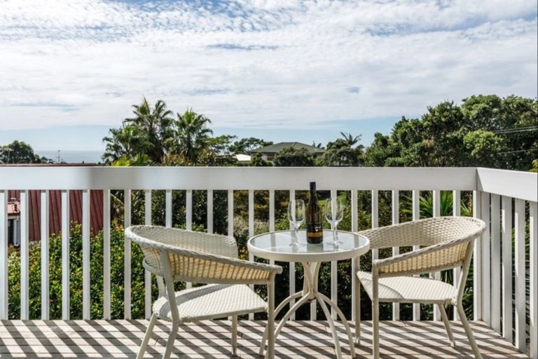 Photo of property in 2/8 Braemar Road, Castor Bay, Auckland, 0620