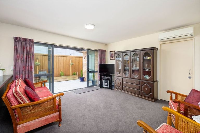 Photo of property in 3/123 Sawyers Arms Road, Northcote, Christchurch, 8052