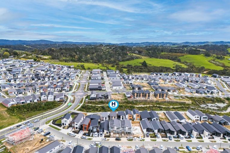 Photo of property in 10 Papai Lane, Massey, Auckland, 0614