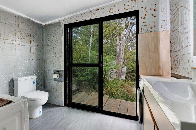 Photo of property in 12 Chenery Road, Red Beach, 0932