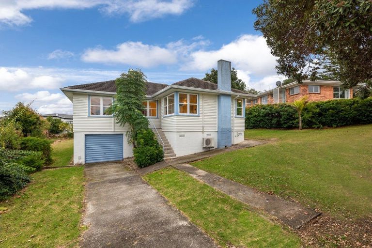 Photo of property in 72 Blakeborough Drive, Forrest Hill, Auckland, 0620