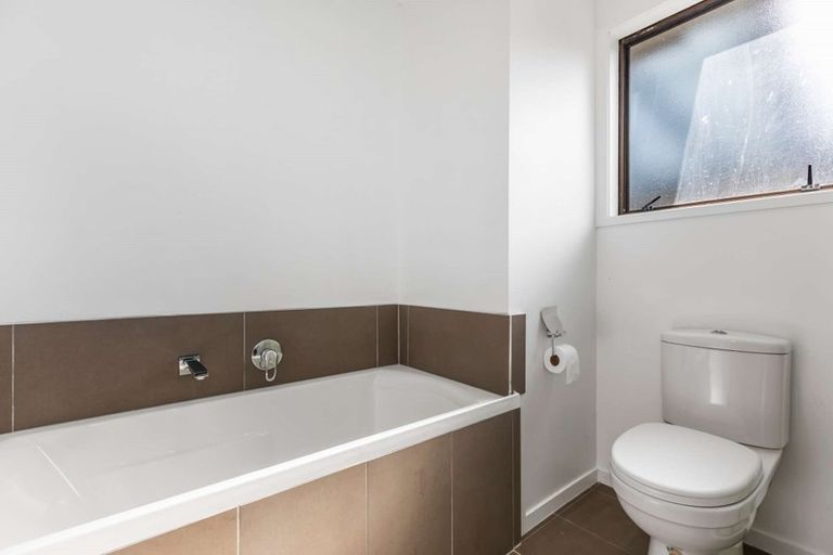 Photo of property in 80 Sunvue Road, Glen Eden, Auckland, 0602