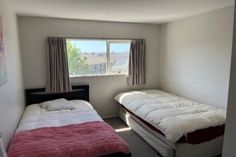 Photo of property in 18 Nicholas Gibbons Drive, Clendon Park, Auckland, 2103