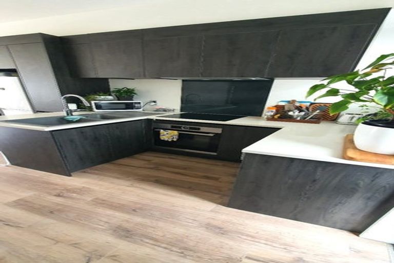 Photo of property in 7 Waru Lane, Te Atatu Peninsula, Auckland, 0610