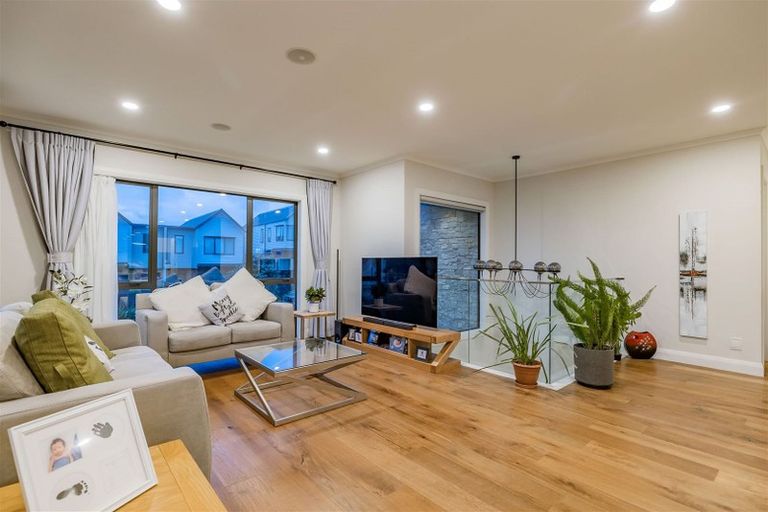 Photo of property in 14 Windlass Street, Long Bay, Auckland, 0630