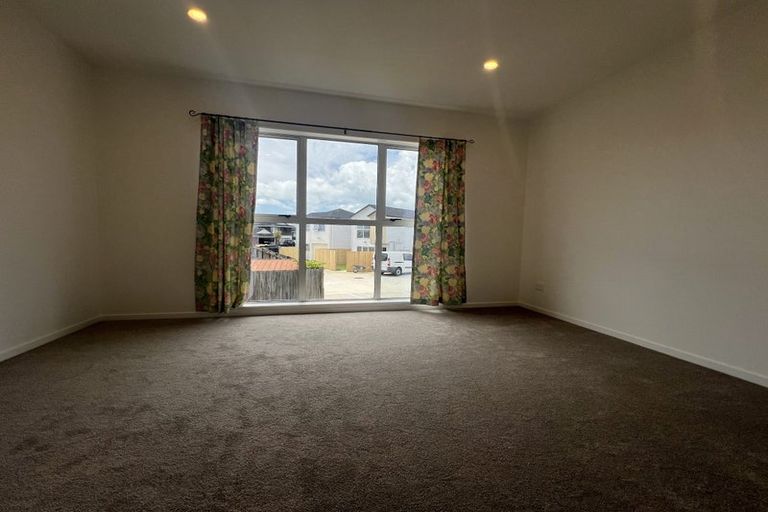 Photo of property in 7 Sheralee Place, Bucklands Beach, Auckland, 2014
