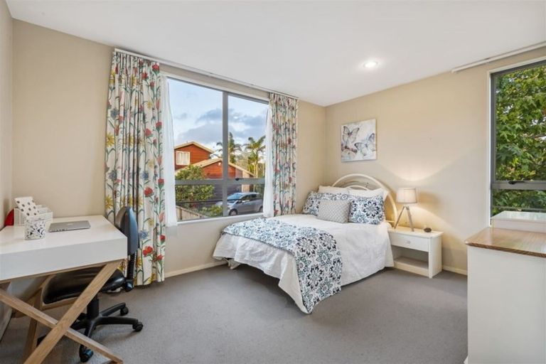 Photo of property in 5 Noel Williams Place, Windsor Park, Auckland, 0630