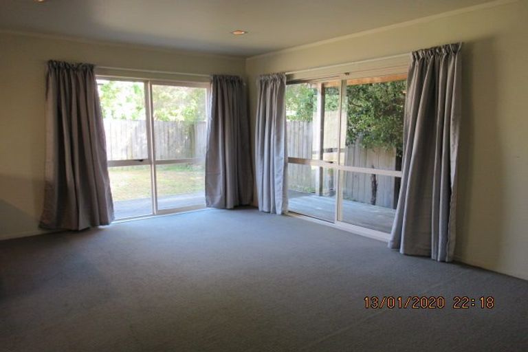 Photo of property in 15 Illana Place, Ranui, Auckland, 0612