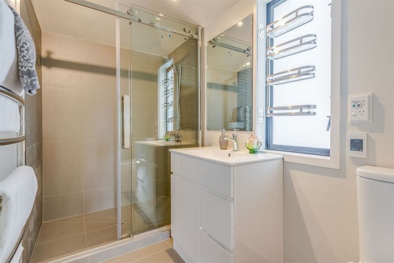 Photo of property in 1/52 Aikmans Road, Merivale, Christchurch, 8014