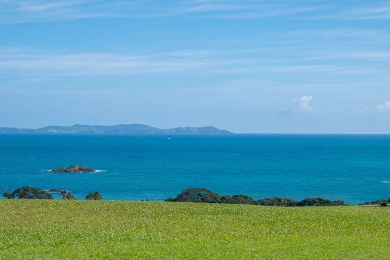 Photo of property in 33 Lori Lane, Coopers Beach, 0420