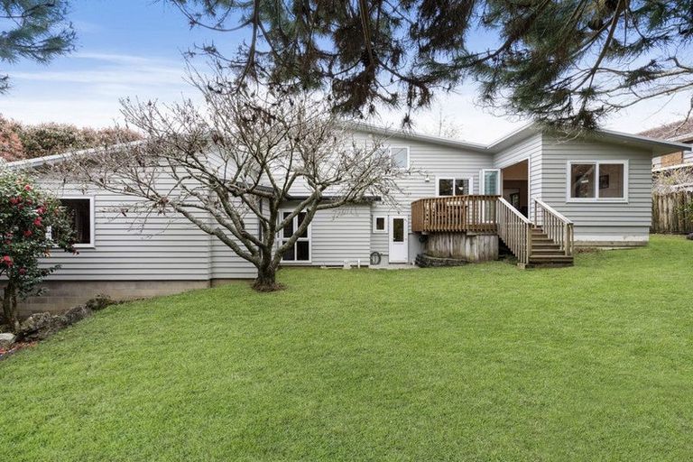 Photo of property in 22 Gwenand Place, Botany Downs, Auckland, 2010