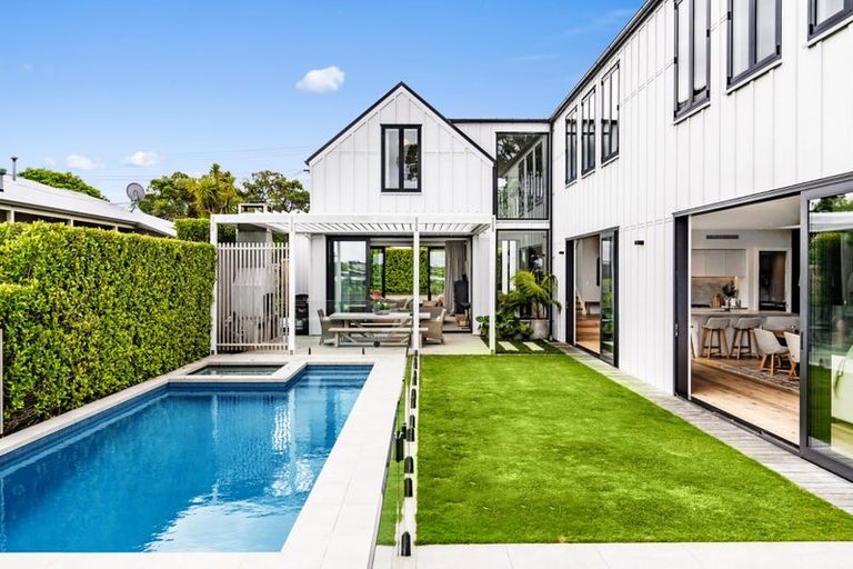 Photo of property in 71a Ngataringa Road, Devonport, Auckland, 0624