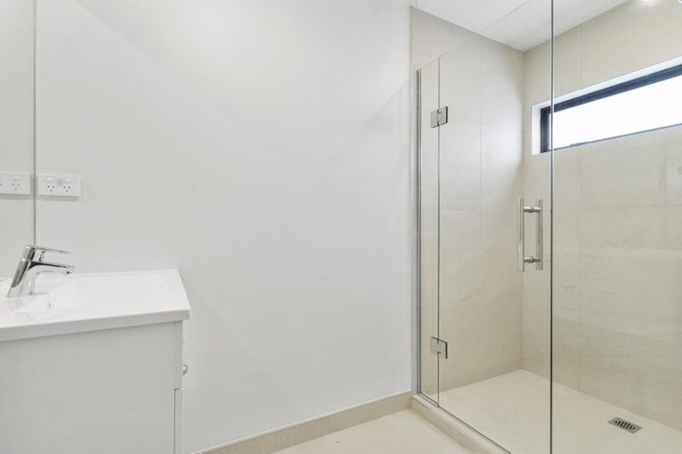 Photo of property in 41 Kingdale Road, Henderson, Auckland, 0610