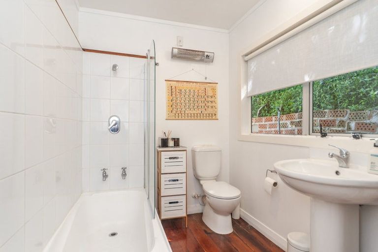 Photo of property in 49 Harbour View Road, Northland, Wellington, 6012