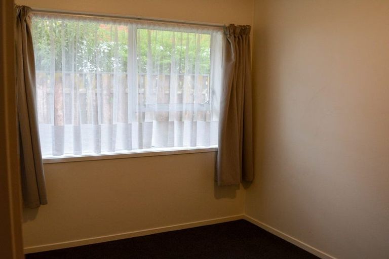 Photo of property in 4/318 Te Atatu Road, Te Atatu South, Auckland, 0610