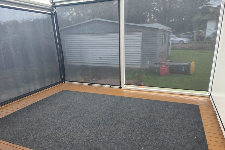 Photo of property in 50 Chilcott Road, Henderson, Auckland, 0612