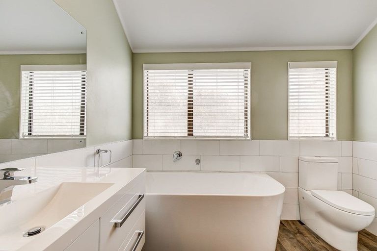 Photo of property in 2/13 Mana Esplanade, Paremata, Porirua, 5026