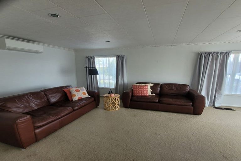 Photo of property in 16 Freebairn Street, Redwood, Christchurch, 8051