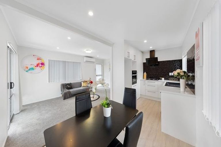 Photo of property in 1/157 Te Irirangi Drive, Flat Bush, Auckland, 2019