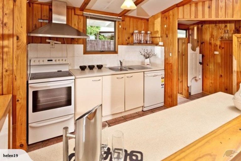 Photo of property in 10 Phillipa Place, Browns Bay, Auckland, 0630