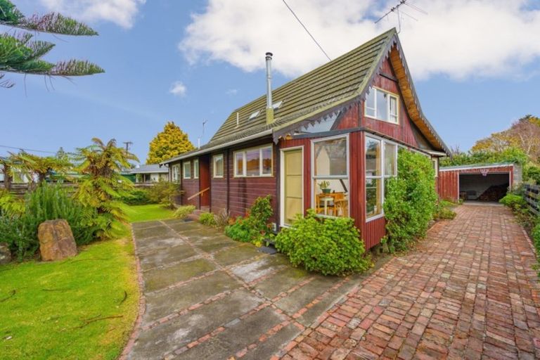 Photo of property in 3 Alexander Street, Waikanae, 5036