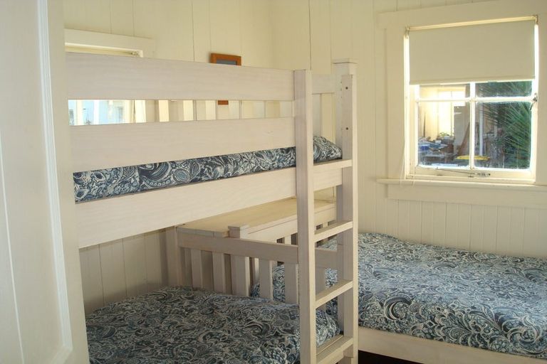 Photo of property in 27 Bournemouth Terrace, Murrays Bay, Auckland, 0630