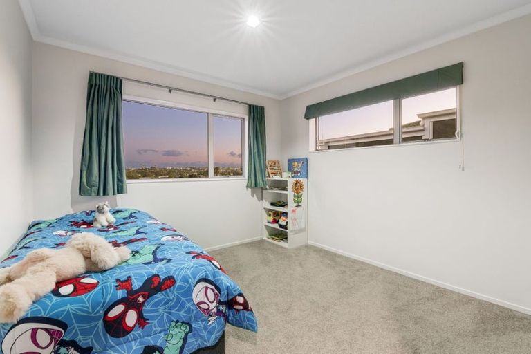 Photo of property in 63 Chesterfield Way, Orewa, 0931