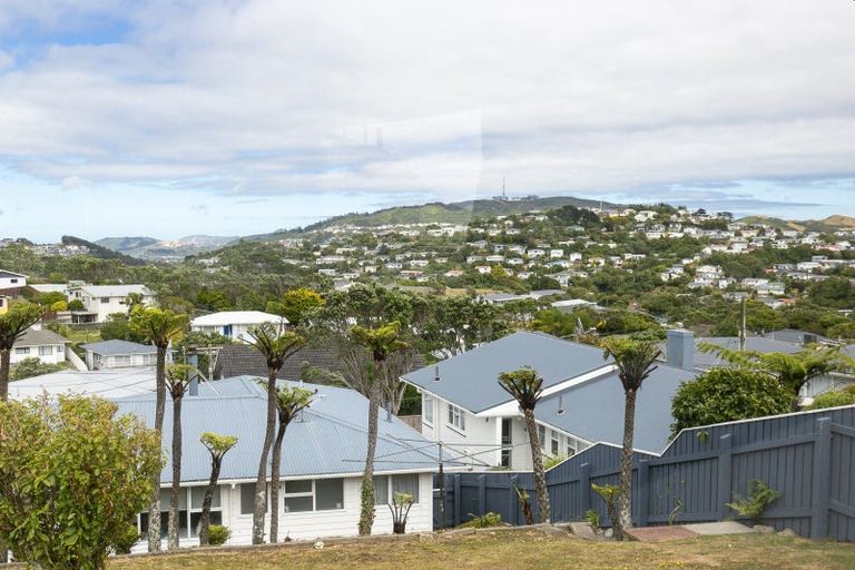Photo of property in 12 Kinapori Terrace, Newlands, Wellington, 6037