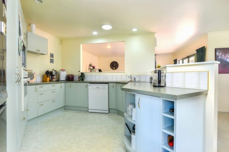 Photo of property in 32 Caroline Crescent, Highbury, Palmerston North, 4412