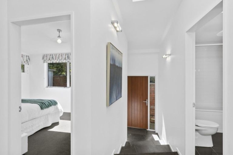 Photo of property in 8a Wellington Road, Hataitai, Wellington, 6021