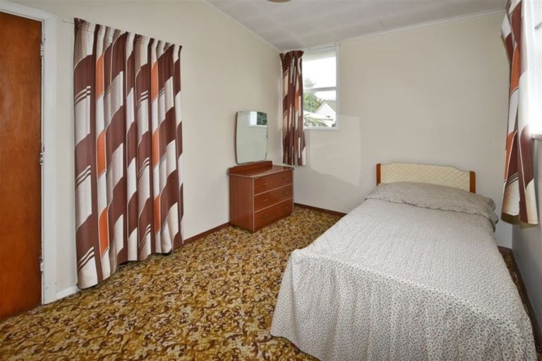 Photo of property in 10 Virgil Place, Northcote, Christchurch, 8052