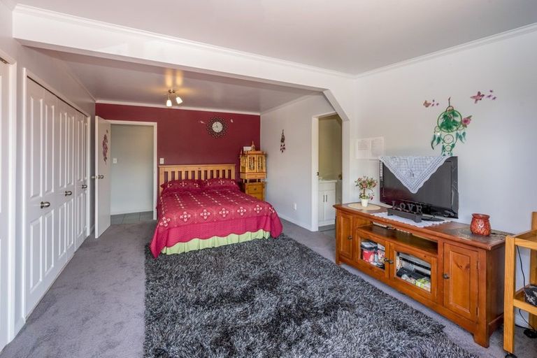 Photo of property in 55 Waikawa Beach Road, Manakau, Levin, 5573