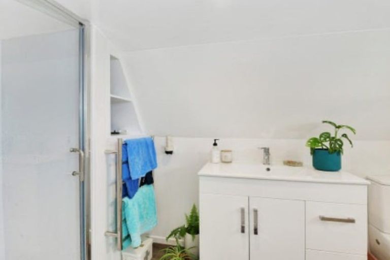Photo of property in 12a Matai Road, Stanmore Bay, Whangaparaoa, 0932