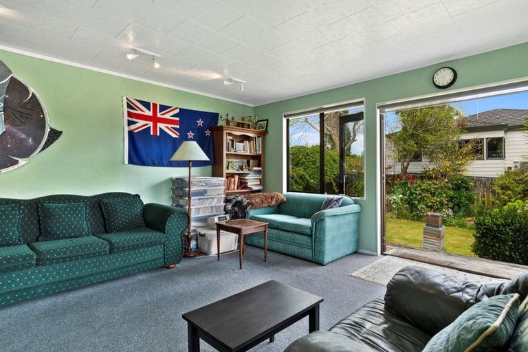 Photo of property in 64 Welcome Bay Road, Welcome Bay, Tauranga, 3112