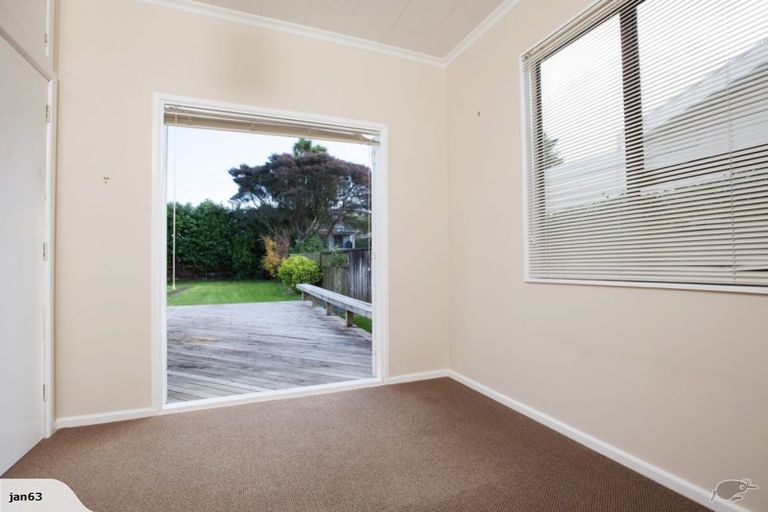 Photo of property in 9 Hoyle Place, New Plymouth, 4310