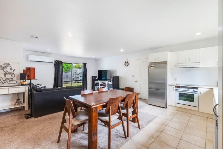 Photo of property in 2 Albizia Avenue, Henderson, Auckland, 0612