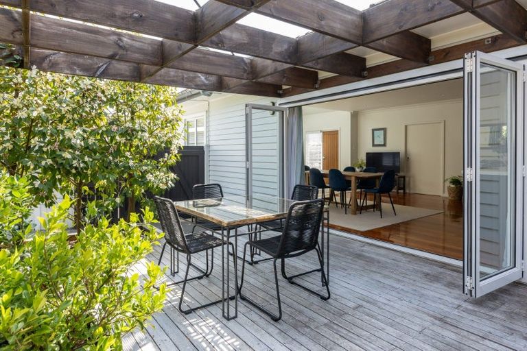 Photo of property in 28 Tauroa Road, Havelock North, 4130