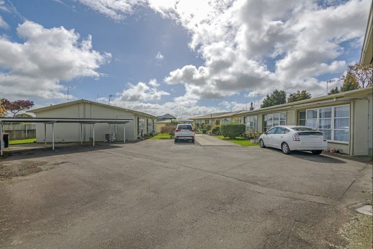 Photo of property in 8 Lowestoft Place, West End, Palmerston North, 4412