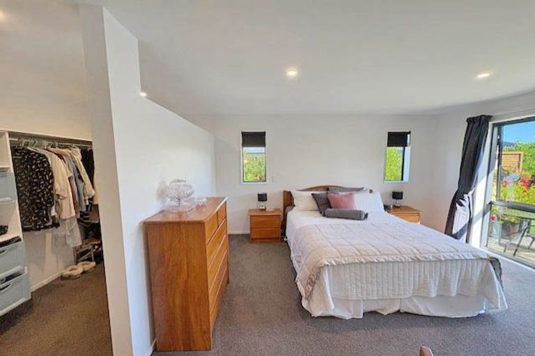 Photo of property in 6 Denton Street, Amberley, 7410