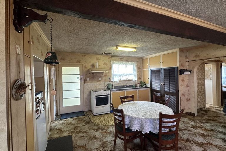 Photo of property in 14 Blake Street, Waitara, 4320