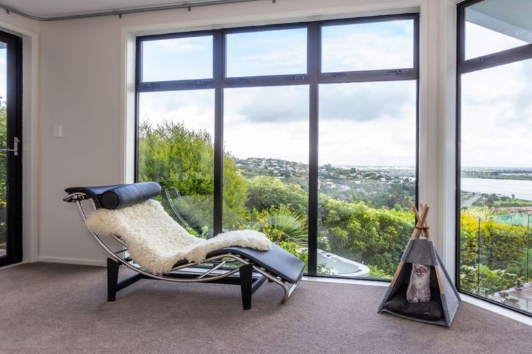 Photo of property in 9 Inverness Lane, Redcliffs, Christchurch, 8081