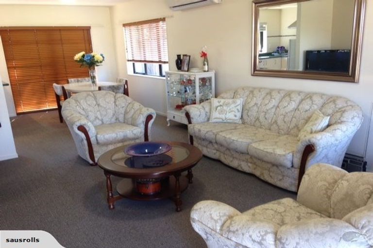 Photo of property in 2/197 Royal Road, Massey, Auckland, 0614