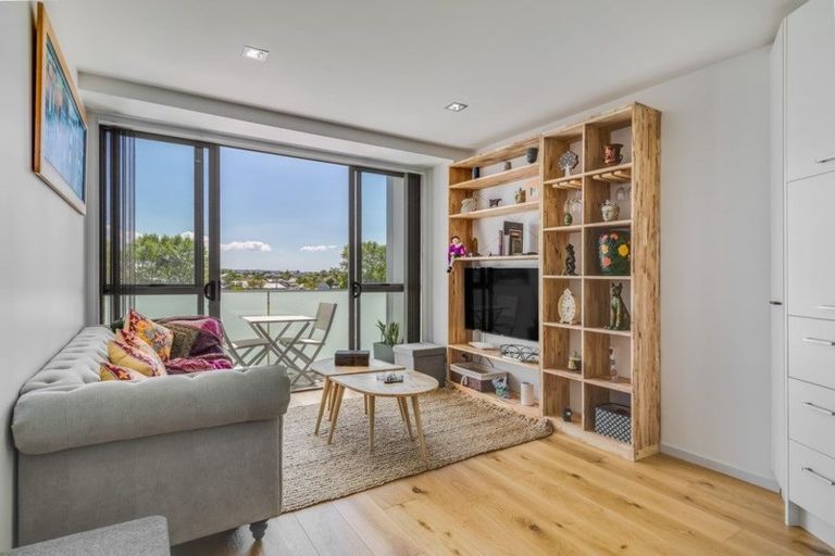 Photo of property in 17 Blake Lane, Dairy Flat, Albany, 0794