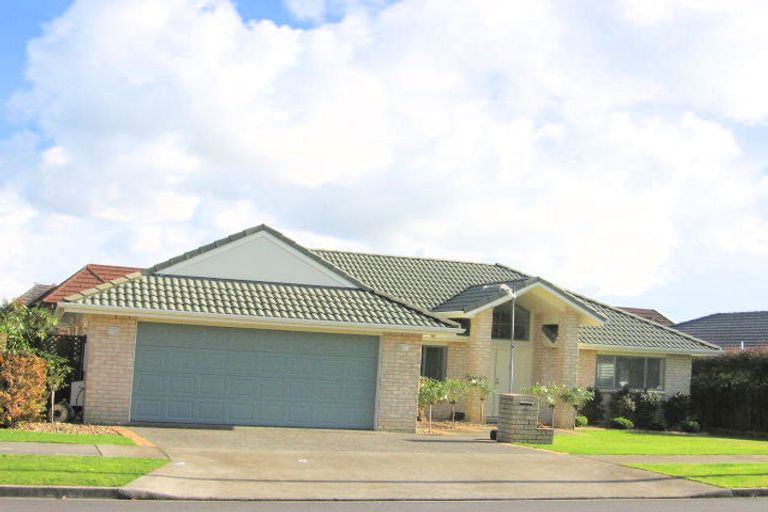 Photo of property in 12 Eaglemont Drive, East Tamaki Heights, Auckland, 2016