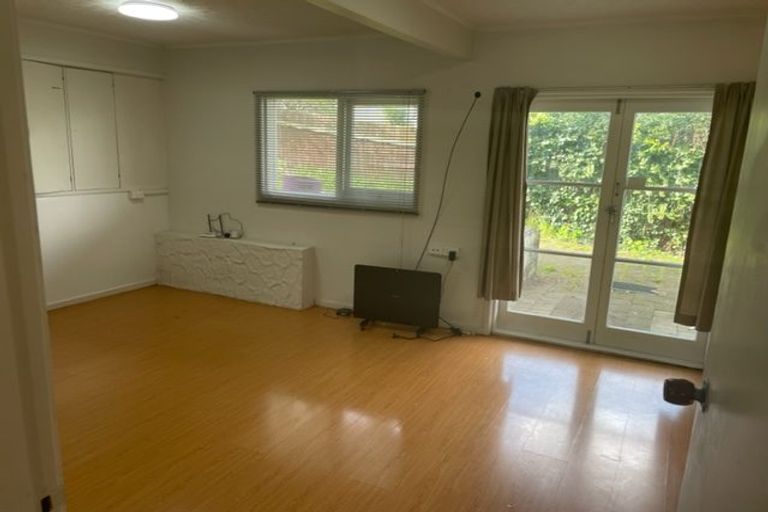 Photo of property in 1/23 Woodcote Drive, Glenfield, Auckland, 0629