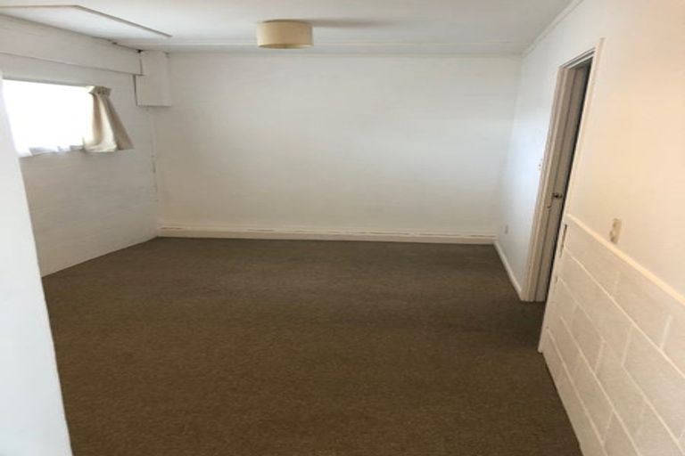 Photo of property in 1/10 Holt Avenue, Torbay, Auckland, 0630