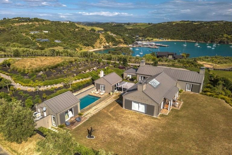 Photo of property in 13 Alan Murray Lane, Oneroa, Waiheke Island, 1081