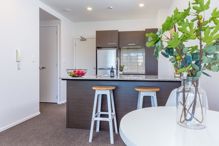 Photo of property in Shoal Haven Apartments, 305a/130 Anzac Street, Takapuna, Auckland, 0622