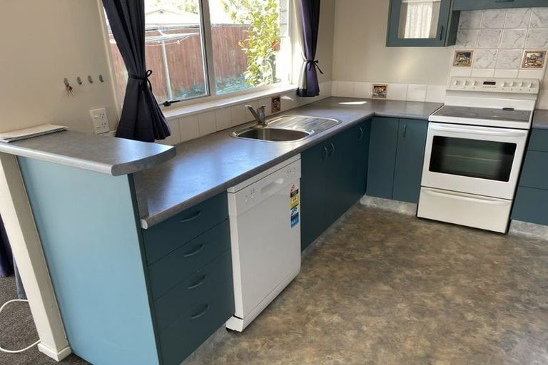 Photo of property in 1/98a Lake Terrace Road, Burwood, Christchurch, 8061